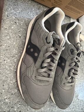 Saucony Men's Gray Mesh & Suede Low-Top Sneakers